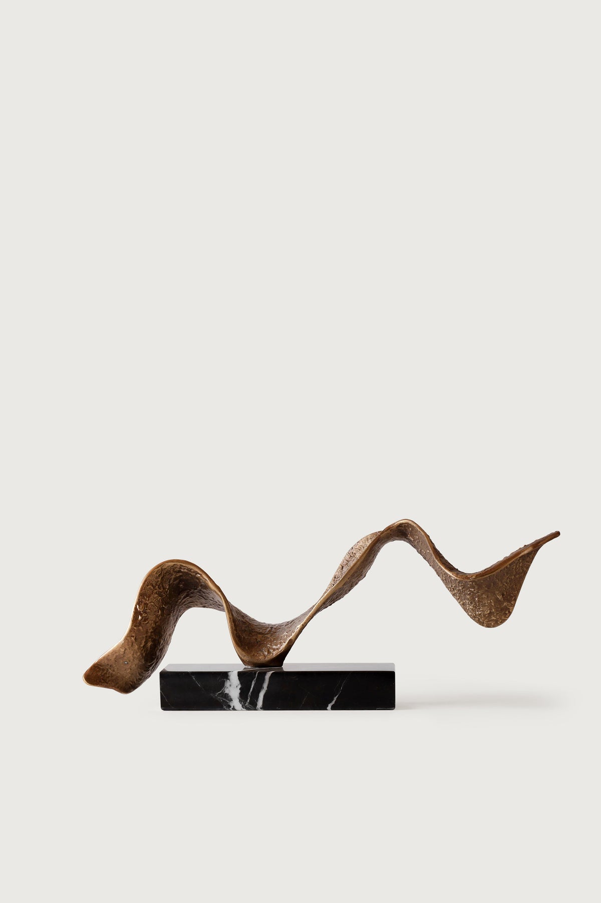 Horizontal Ribbon Sculpture (One Piece) — Bels & Pearl