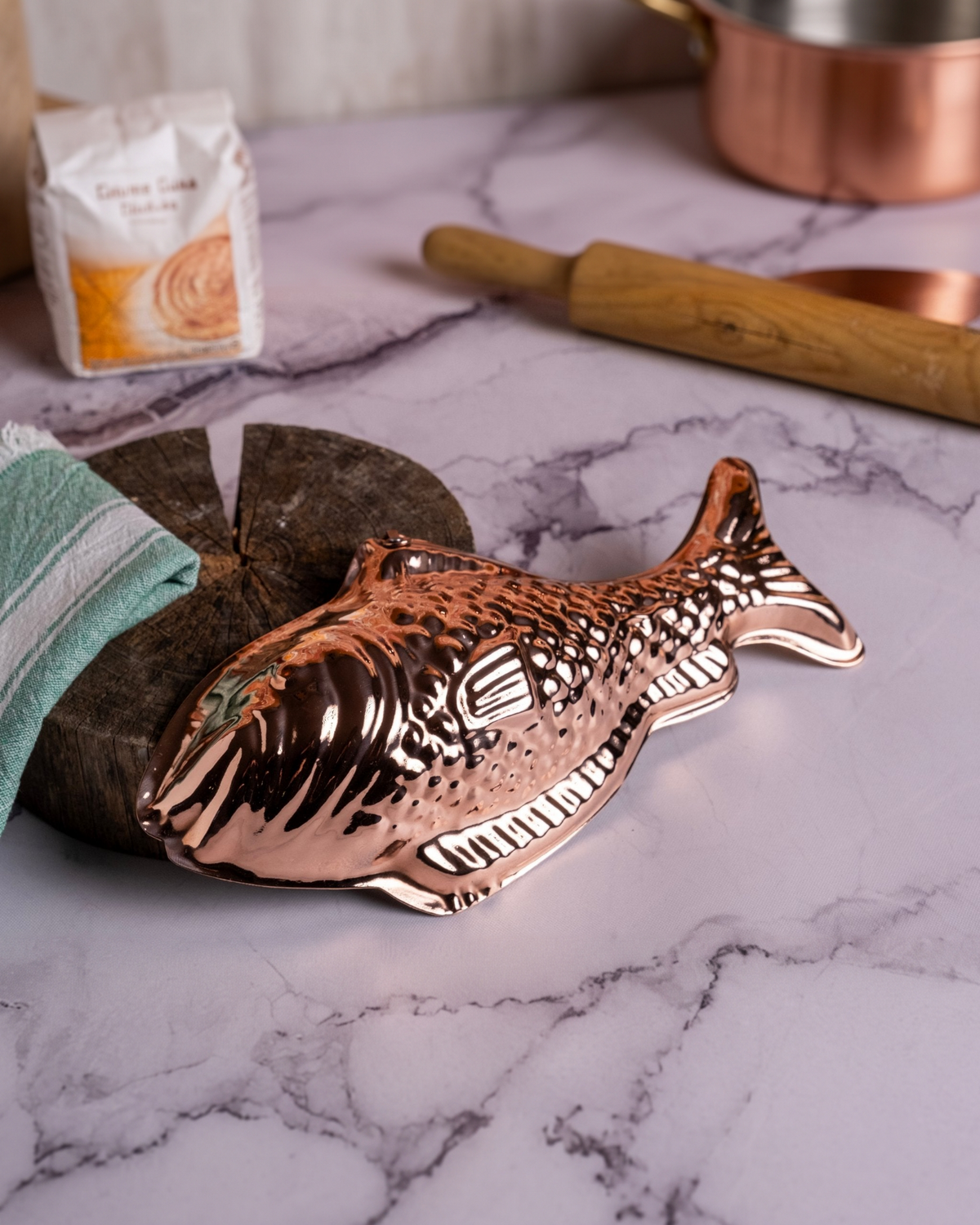 Handcrafted Pure Copper Fish - Shaped Cake Mold, Unique Baking Mold & Kitchen Wall Decor - Alfiq's Store