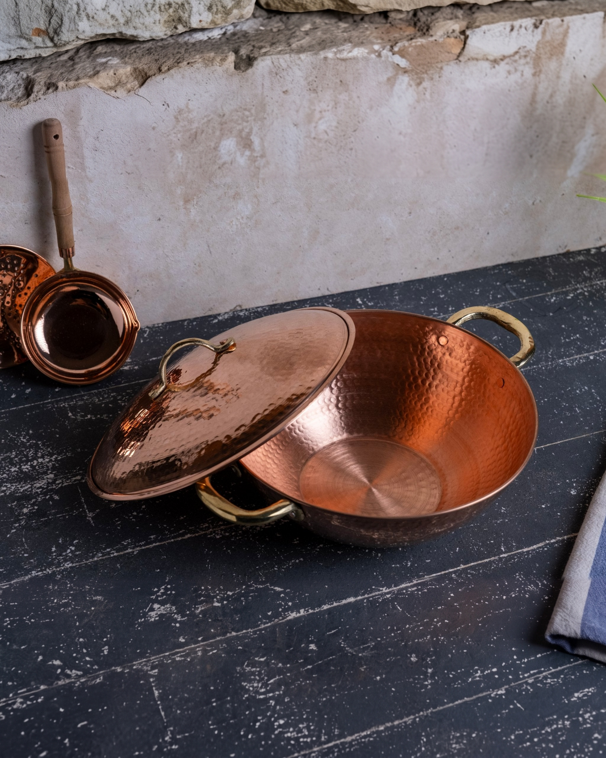 Elegant Hand - Hammered Copper Stew Pot with Lid, Traditional Pan for Serving & Cooking with Brass Handles - Alfiq's Store