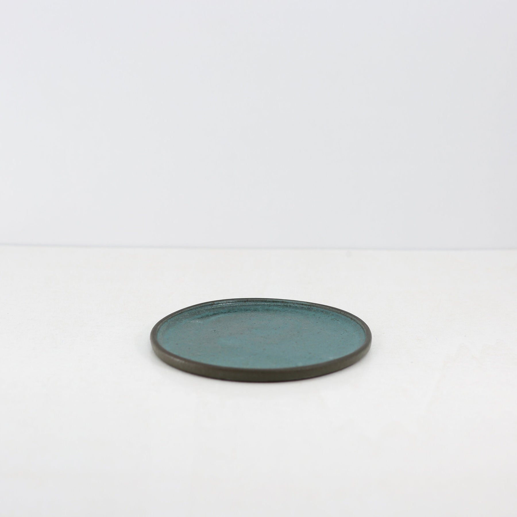 Hic Ceramics S Round Plate 17 cm — Handcrafted Stoneware Dessert Plate