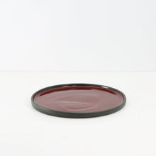 Hic Ceramics Medium Round Plate 22 cm — Handcrafted Stoneware Serving Plate