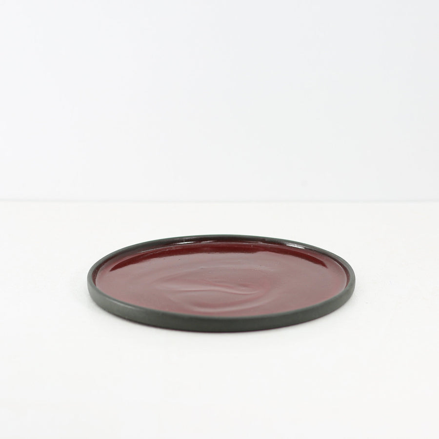 Hic Ceramics Medium Round Plate 22 cm — Handcrafted Stoneware Serving Plate