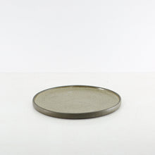 Hic Ceramics Medium Round Plate 22 cm — Handcrafted Stoneware Serving Plate