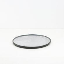 Hic Ceramics Medium Round Plate 22 cm — Handcrafted Stoneware Serving Plate