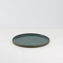 Hic Ceramics Medium Round Plate 22 cm — Handcrafted Stoneware Serving Plate