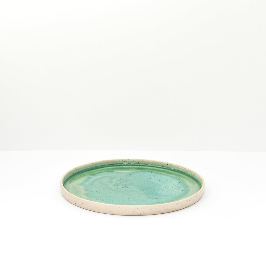 Hic Ceramics Medium Round Plate 22 cm — Handcrafted Stoneware Serving Plate