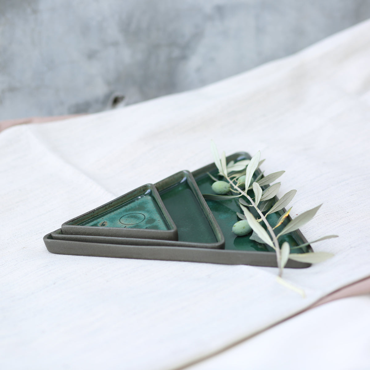 Hic Ceramics Small Triangle Plate