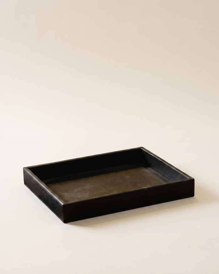 Arno Leather Tray – Minimal Elegance in Every Detail