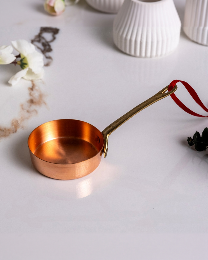 Miniature Copper Saucepan Brass Handle – Tiny Dollhouse Cookware & Festive Kitchen Ornament