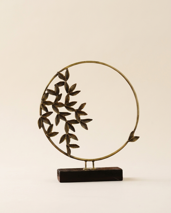 Leaf Decor – Botanical Grace in Brass