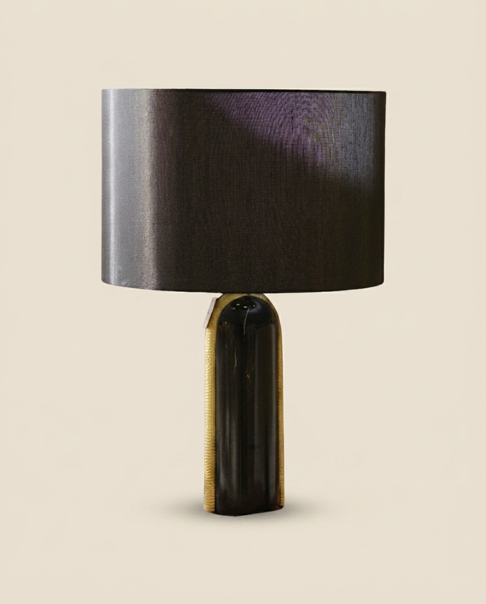 Gim Table Lamp – Sculptural Black & Brass Accent