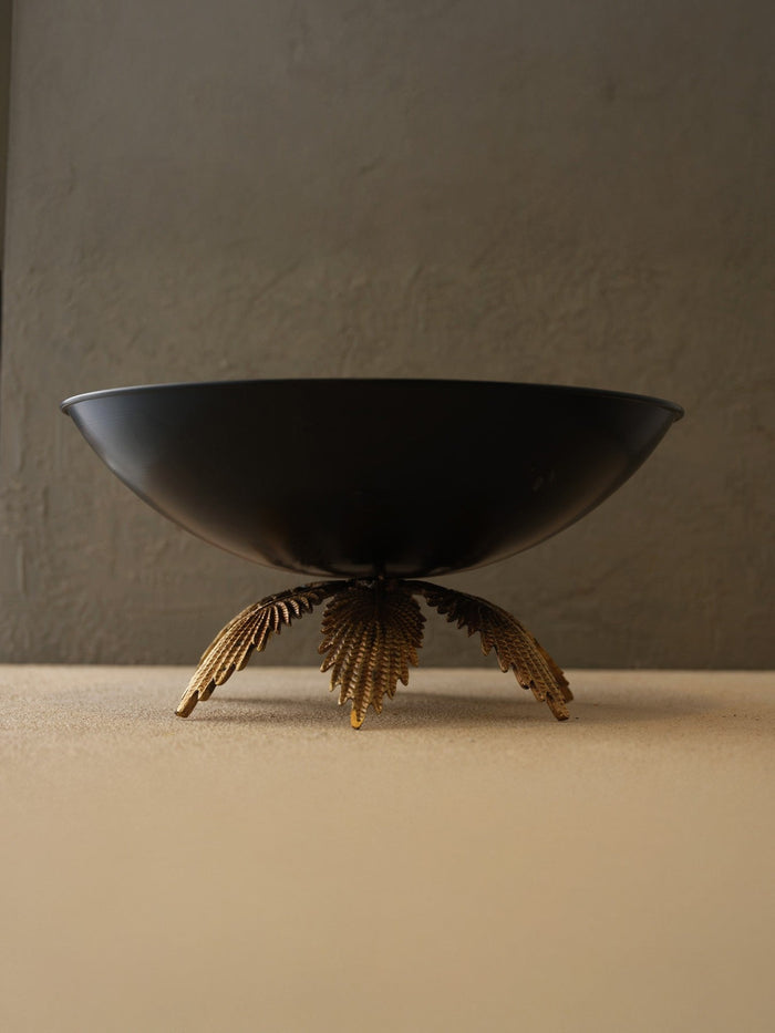 Bowl on Leaf Base