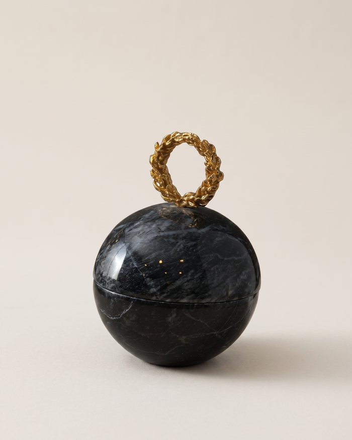 Laurel Wreath Bonbonnière in Black Marble