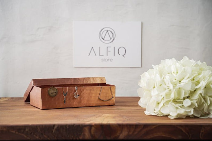 Handmade Solid Matte Copper Box with Lid | 8" x 4" x 2" Vintage Copper Decoration for Bedroom or Bathroom | Elegant Rectangular Jewelry Case