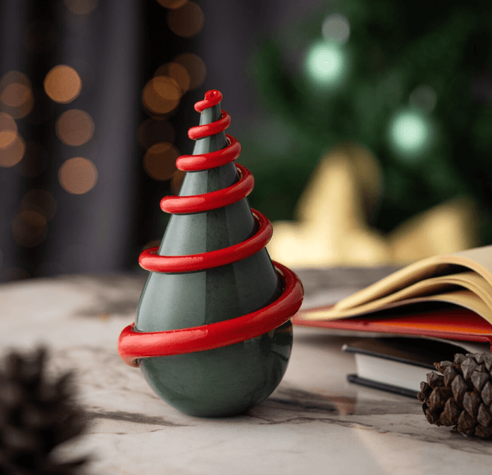 Hand-Blown Glass Christmas Tree Sculpture – New Year White & Red Spiral Design